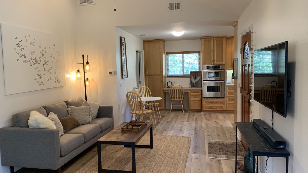 Photo of Livingroom in Meiners Oaks