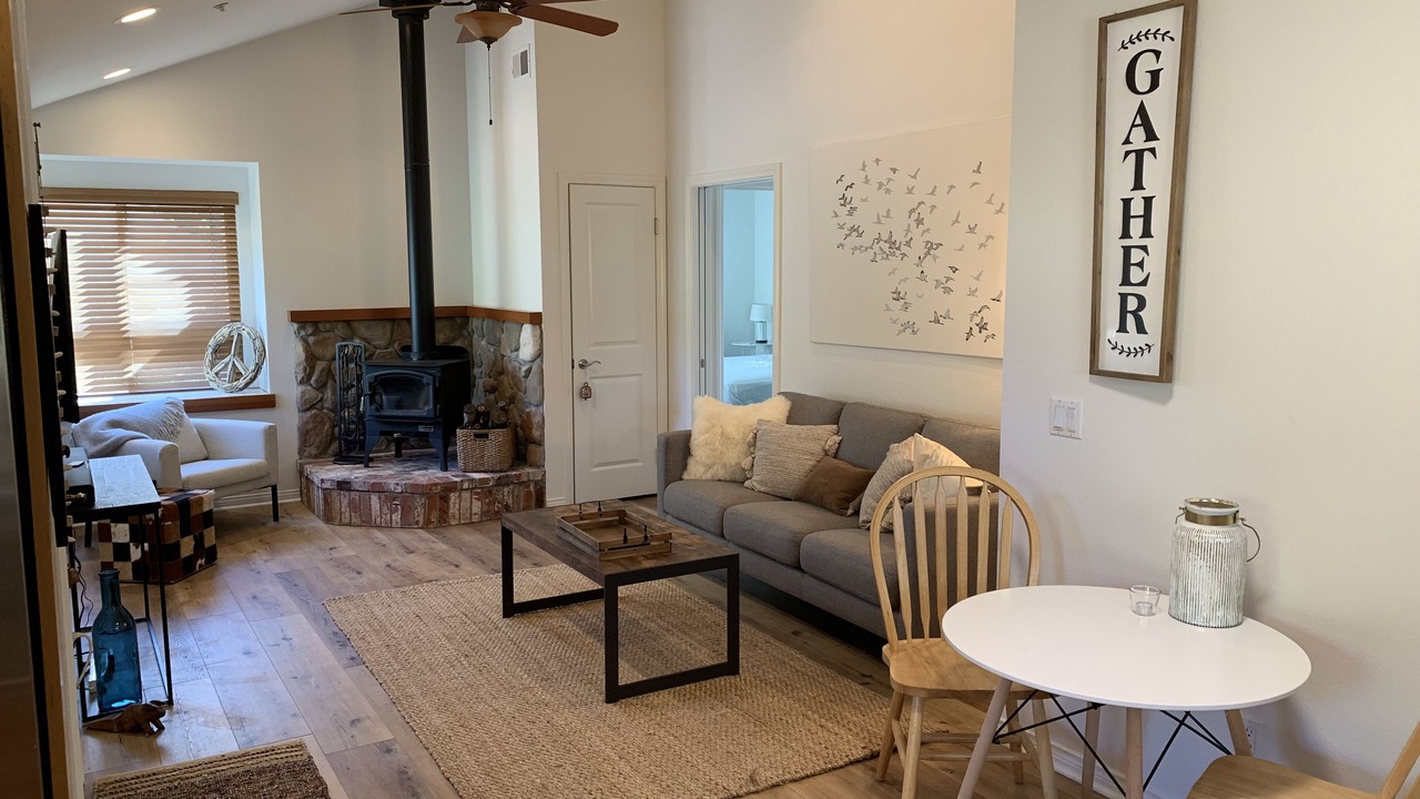 Photo of Livingroom in Meiners Oaks