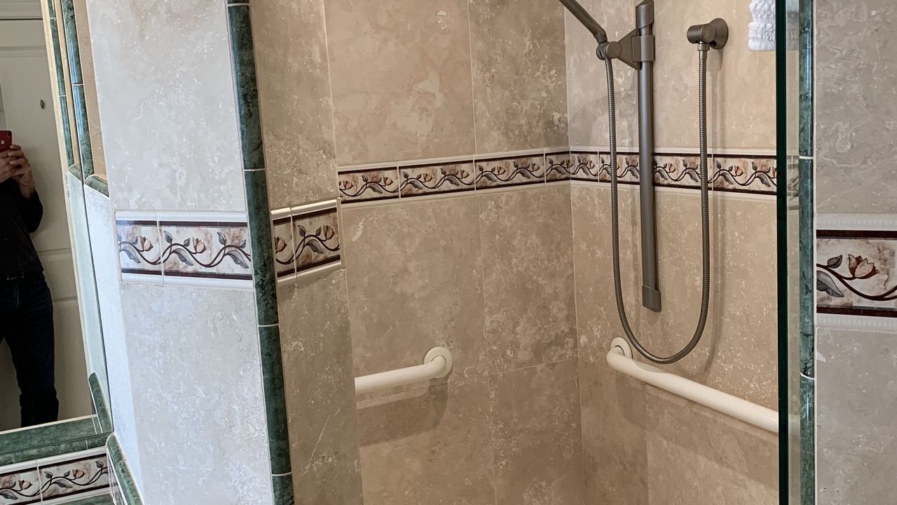 Photo of Bathroom in Meiners Oaks