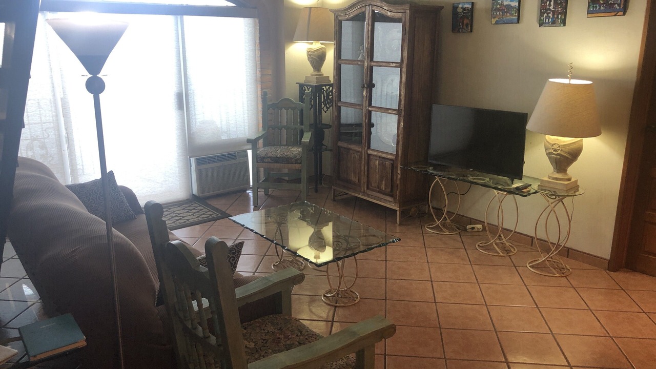 Photo of Livingroom in South Shore Hotel Area