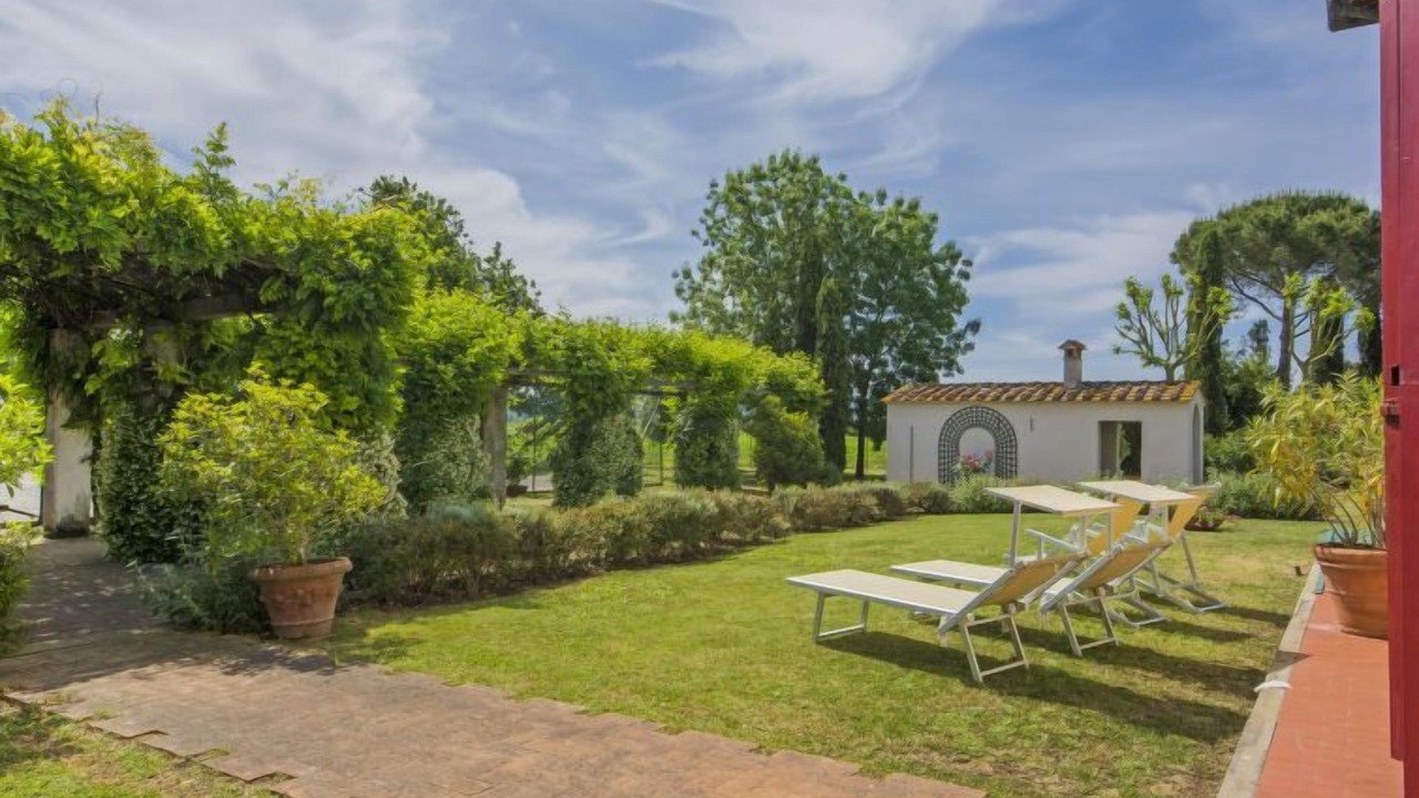 Photo of Outdoor in Lari