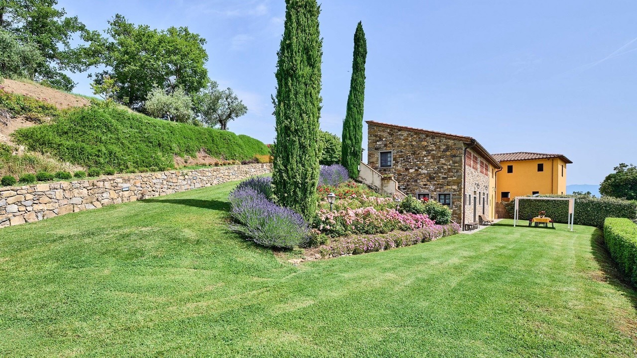 Photo of Outdoor in Neri