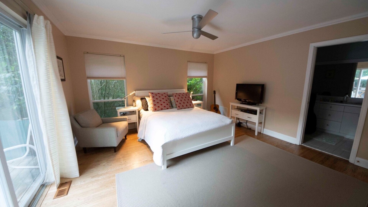 Photo of Bedroom in Wainscott Woods