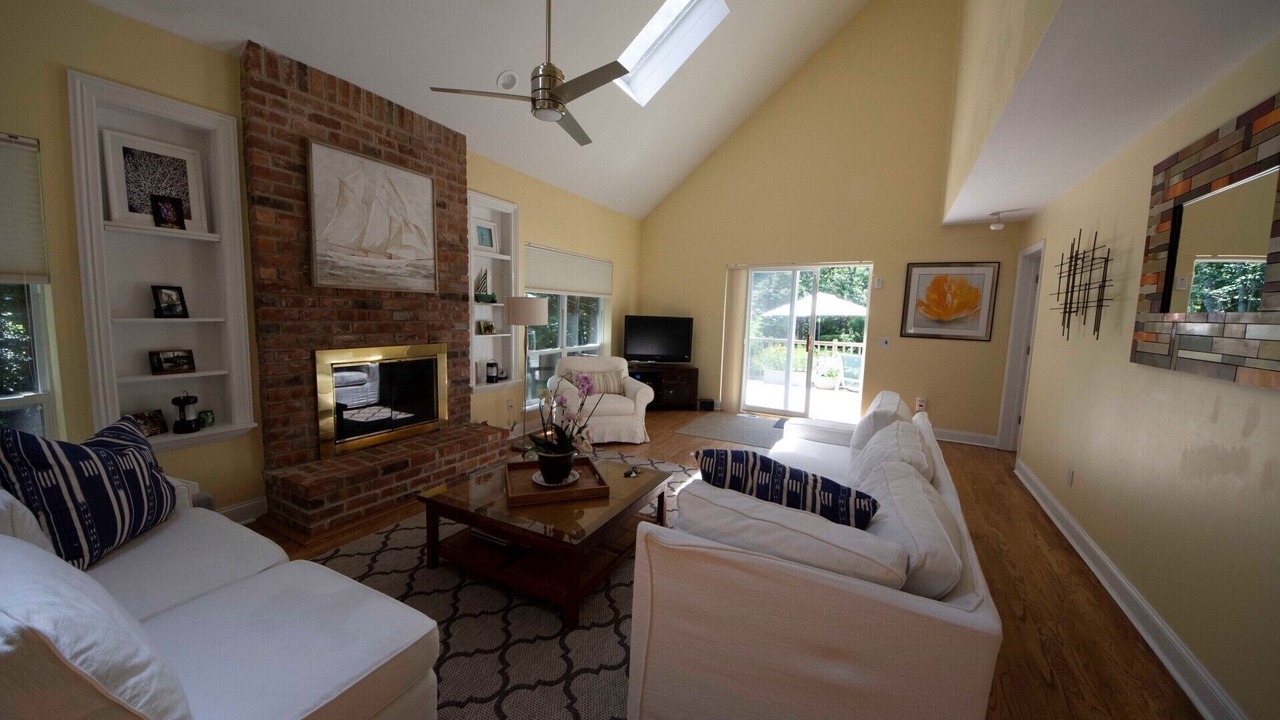 Photo of Livingroom in Wainscott Woods