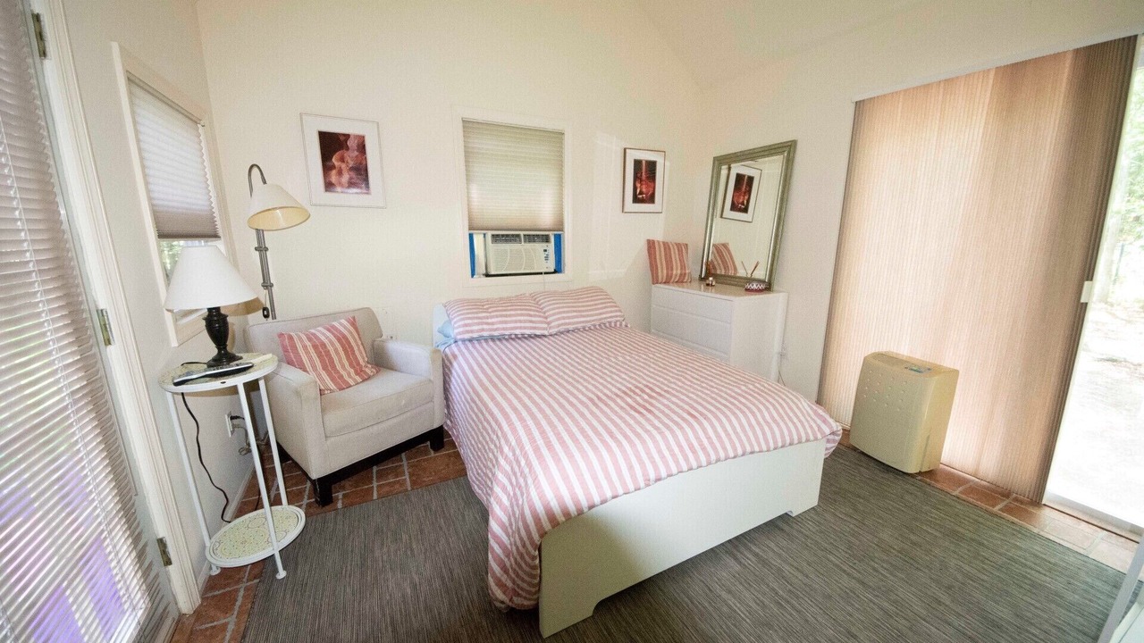 Photo of Bedroom in Wainscott Woods