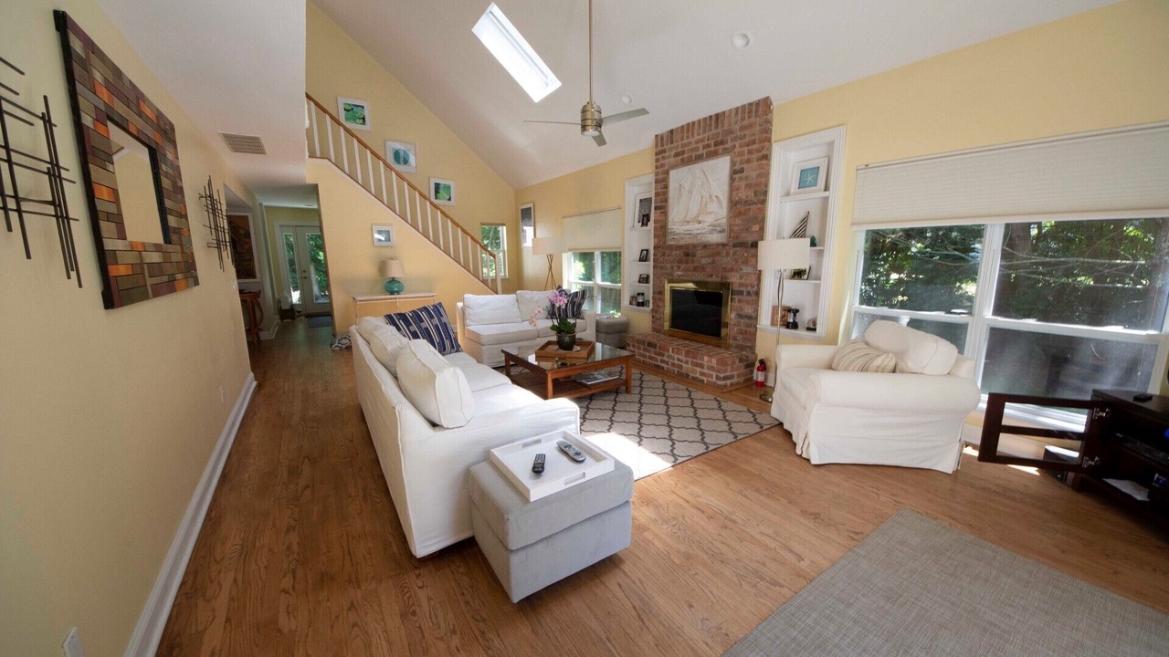 Photo of Livingroom in Wainscott Woods
