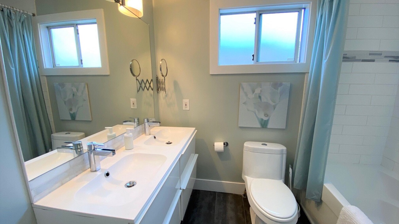 Photo of Bathroom in Lower Lonsdale