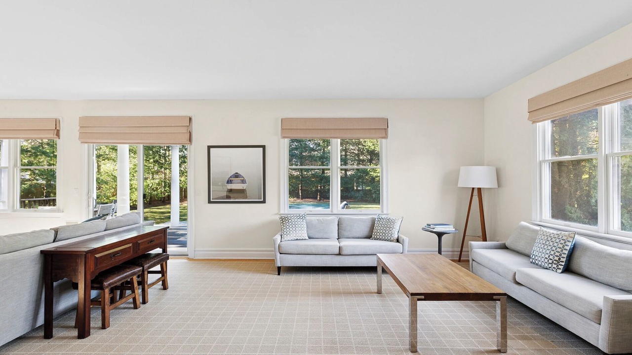 Photo of Livingroom in Wainscott Woods