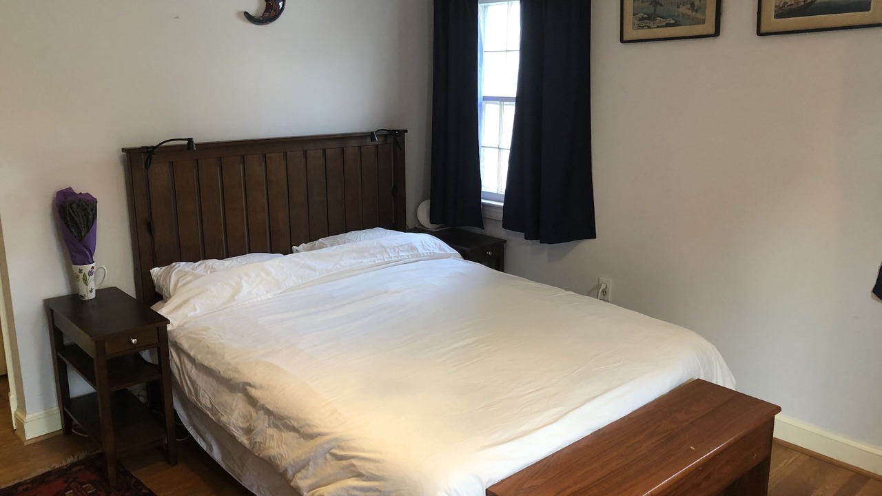 Photo of Bedroom in Woodmont Triangle