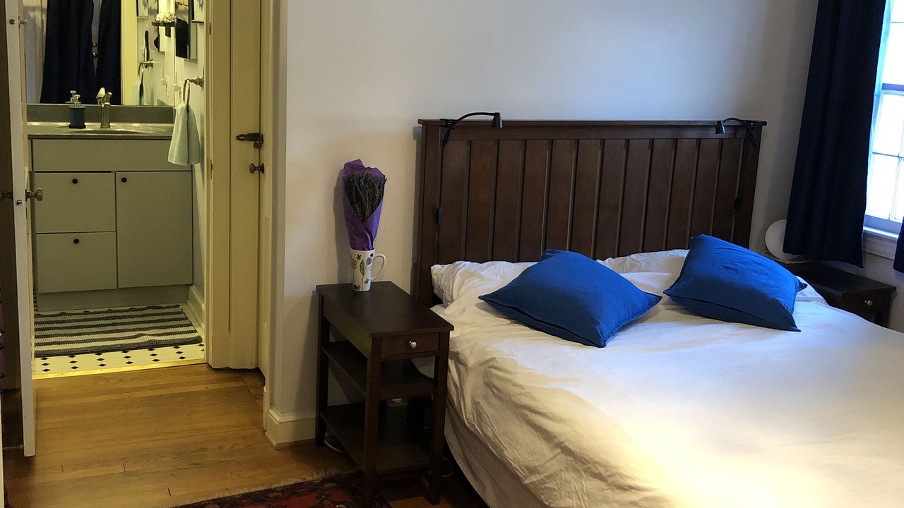Photo of Bedroom in Woodmont Triangle