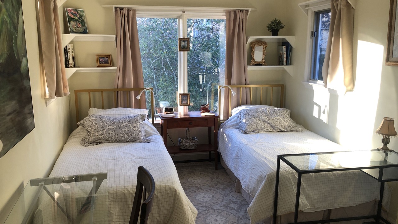 Photo of Bedroom in Woodmont Triangle