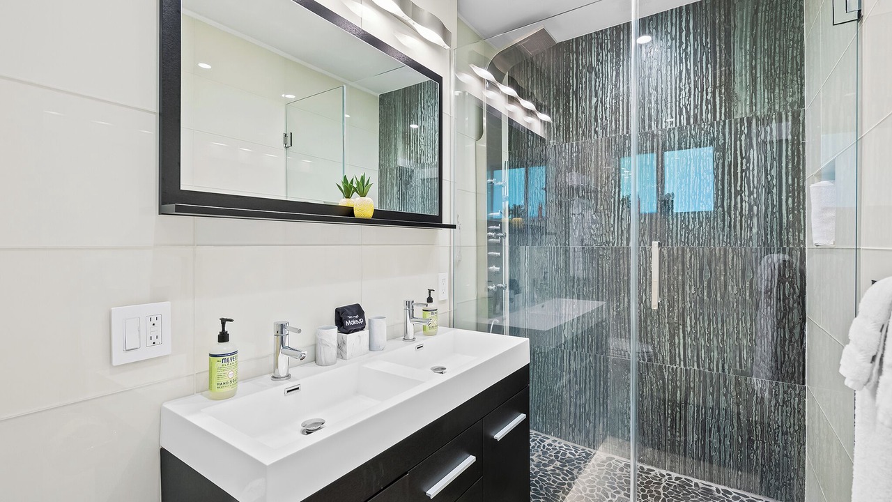 Photo of Bathroom in Coral Shores