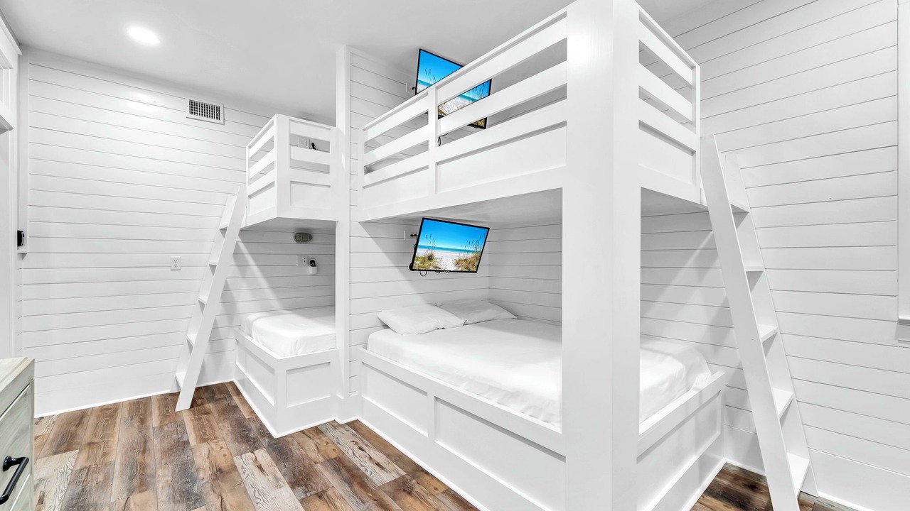 Photo of Bedroom in Delos