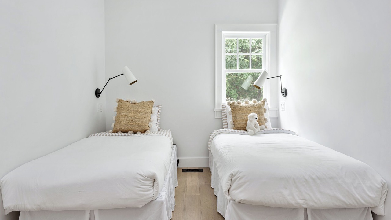 Photo of Bedroom in Wainscott Woods