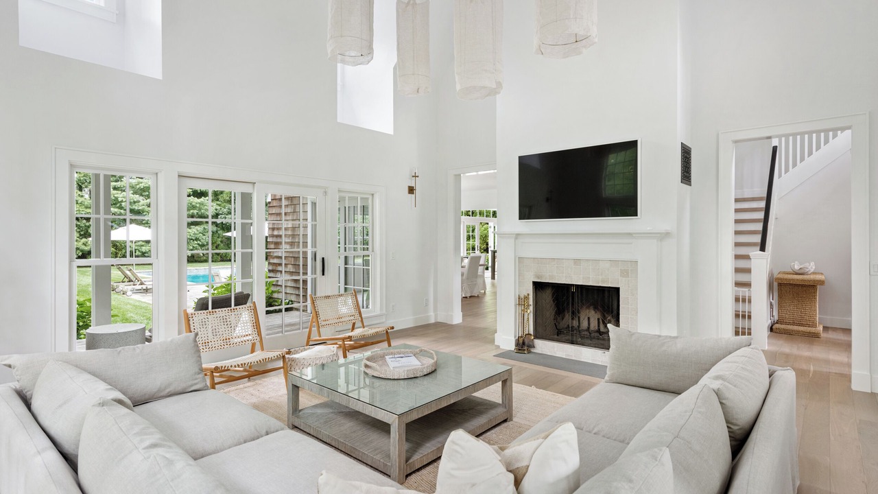 Photo of Livingroom in Wainscott Woods