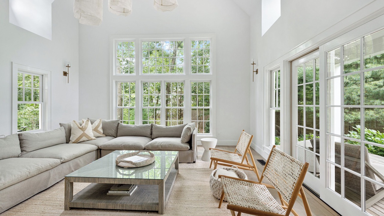 Photo of Livingroom in Wainscott Woods