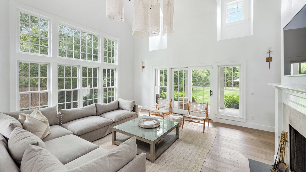 Photo of Livingroom in Wainscott Woods