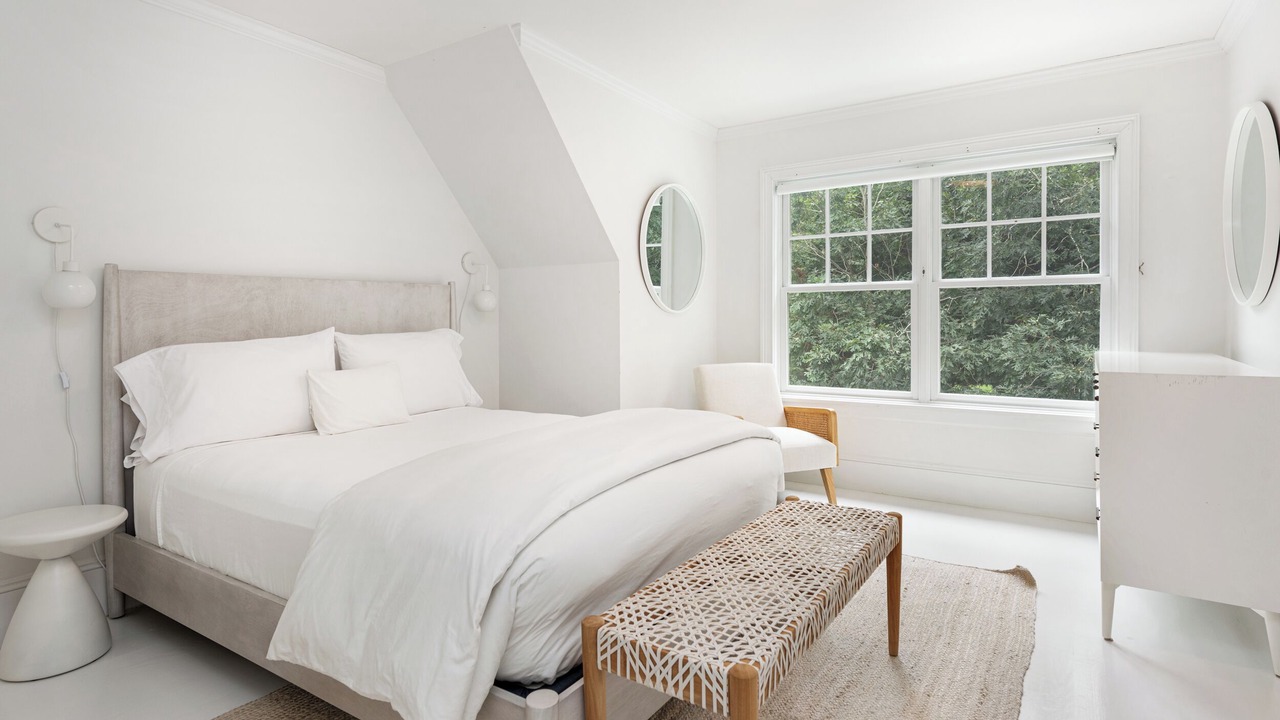 Photo of Bedroom in Wainscott Woods