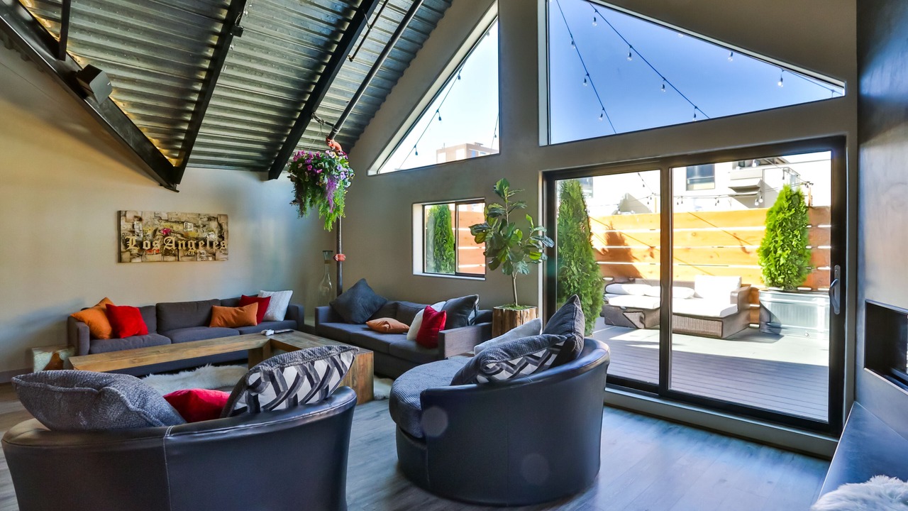 Photo of Livingroom in Stateline