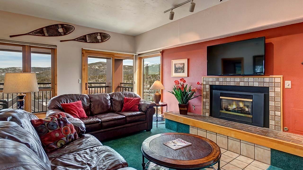 Photo of Livingroom in Peak 9