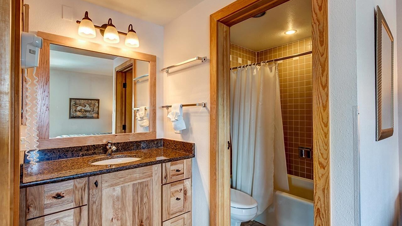 Photo of Bathroom in Peak 9