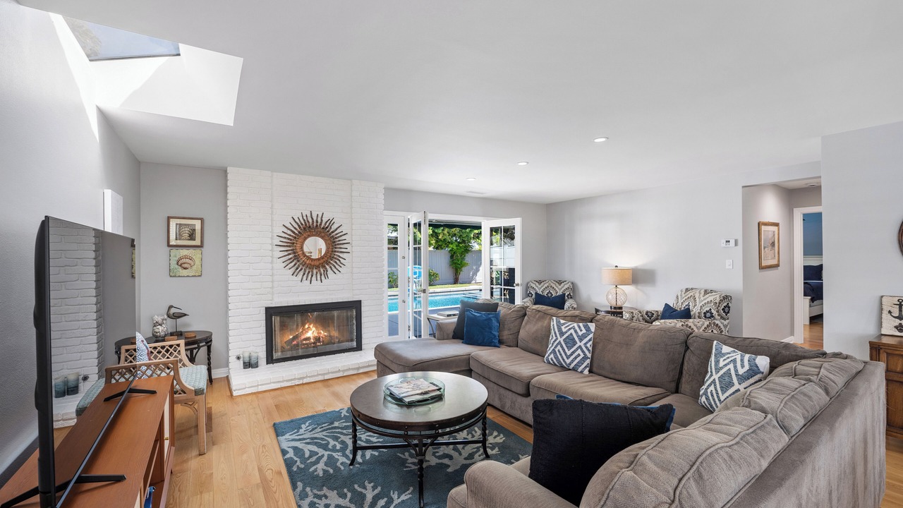 Photo of Livingroom in Pierpont Bay