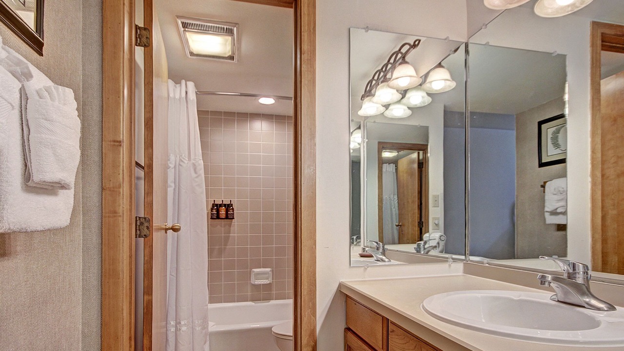 Photo of Bathroom in Copper Mountain Village
