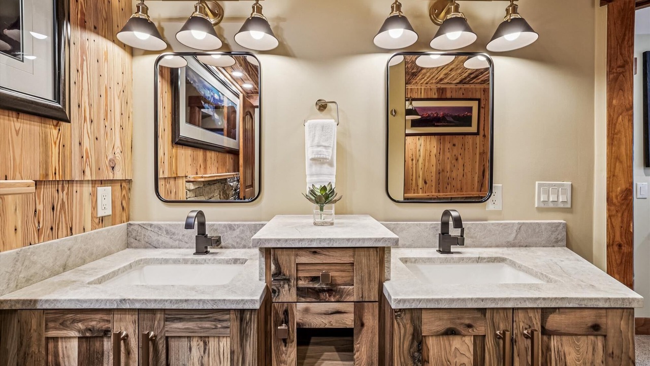 Photo of Bathroom in Peak 9