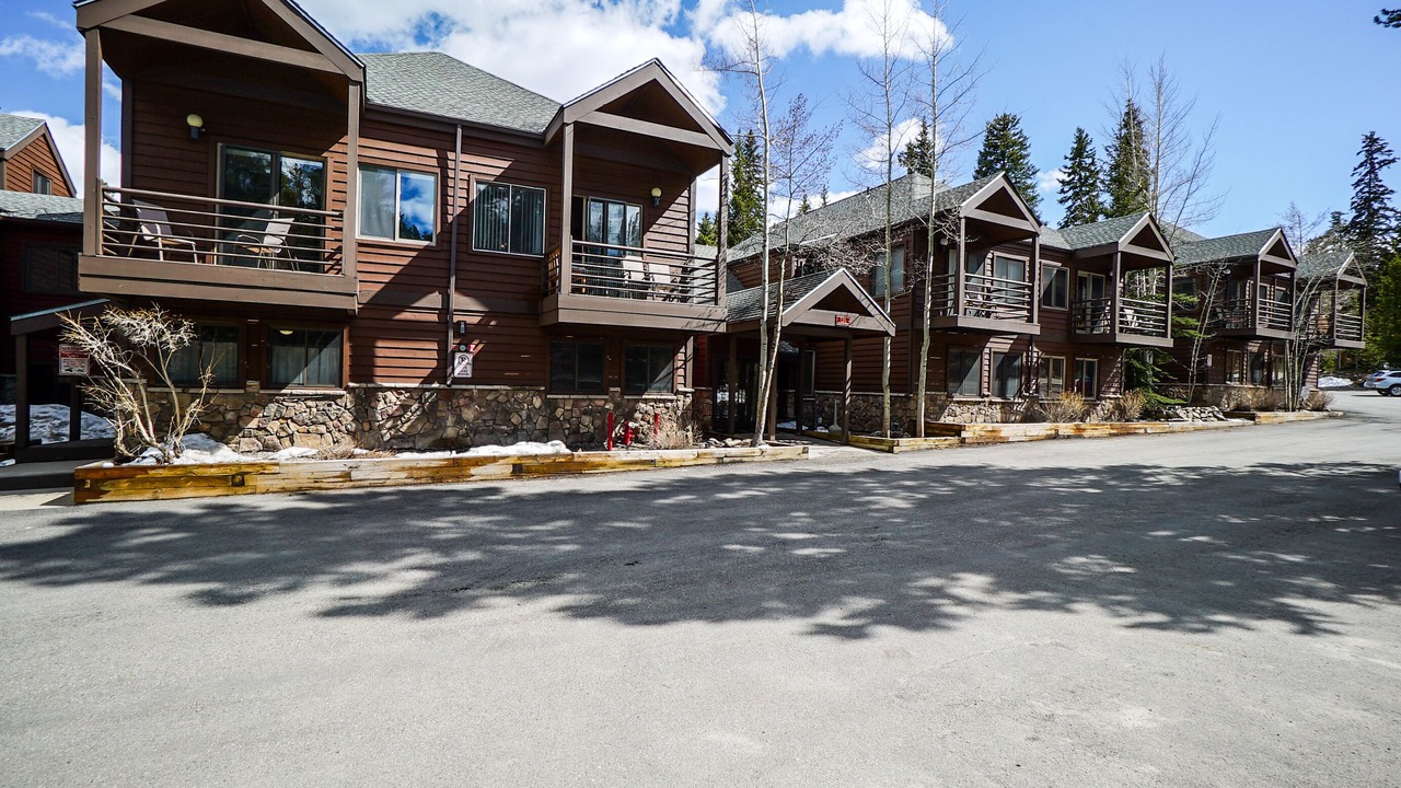 Photo of Outdoor in Four O'Clock