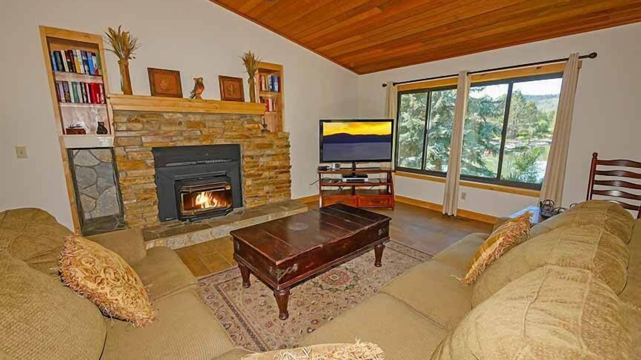 Photo of Livingroom in Tahoe Keys