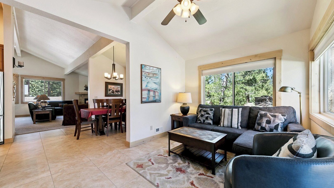 Photo of Livingroom in Highland Woods