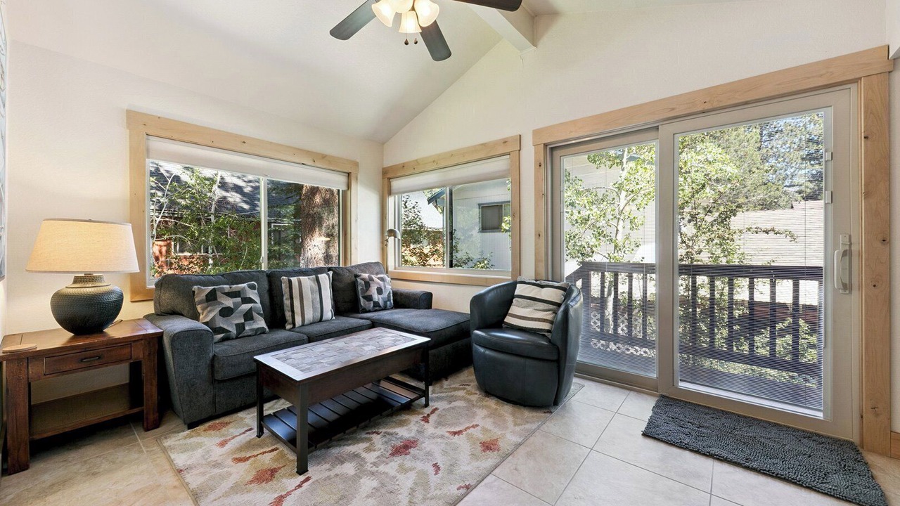 Photo of Livingroom in Highland Woods