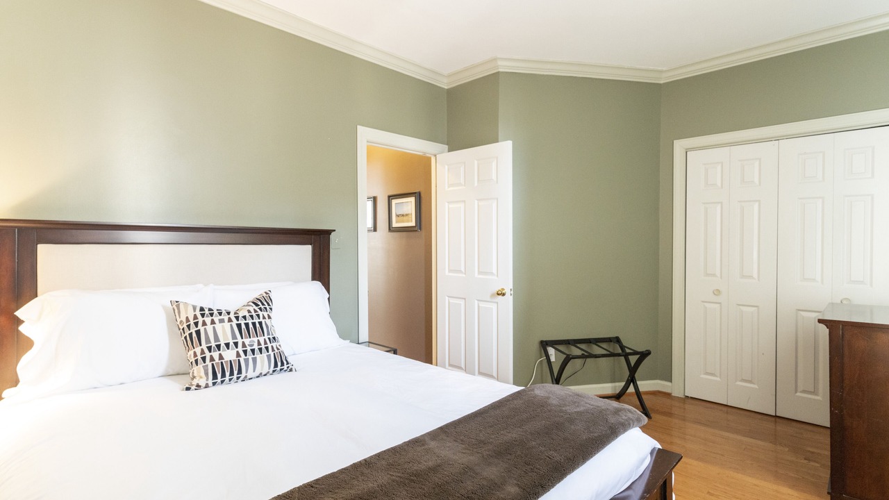 Photo of Bedroom in Dupont Circle