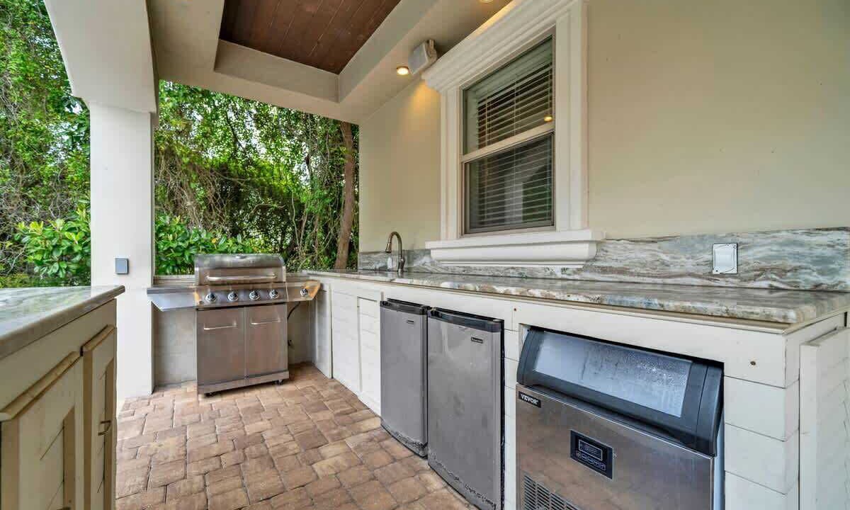 Photo of Patio Balcony in Frangista Beach