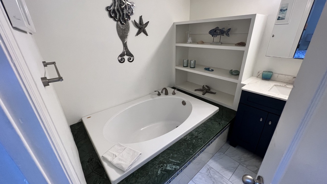 Photo of Bathroom in Night Heron