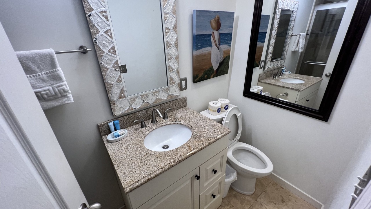Photo of Bathroom in Night Heron