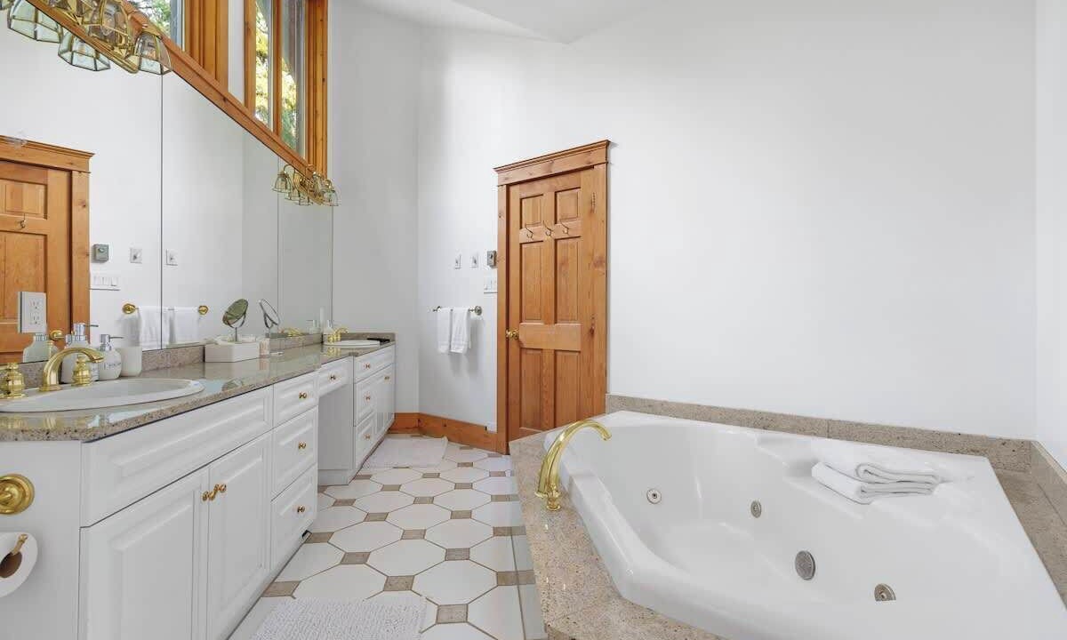 Photo of Bathroom in Blueberry Hill