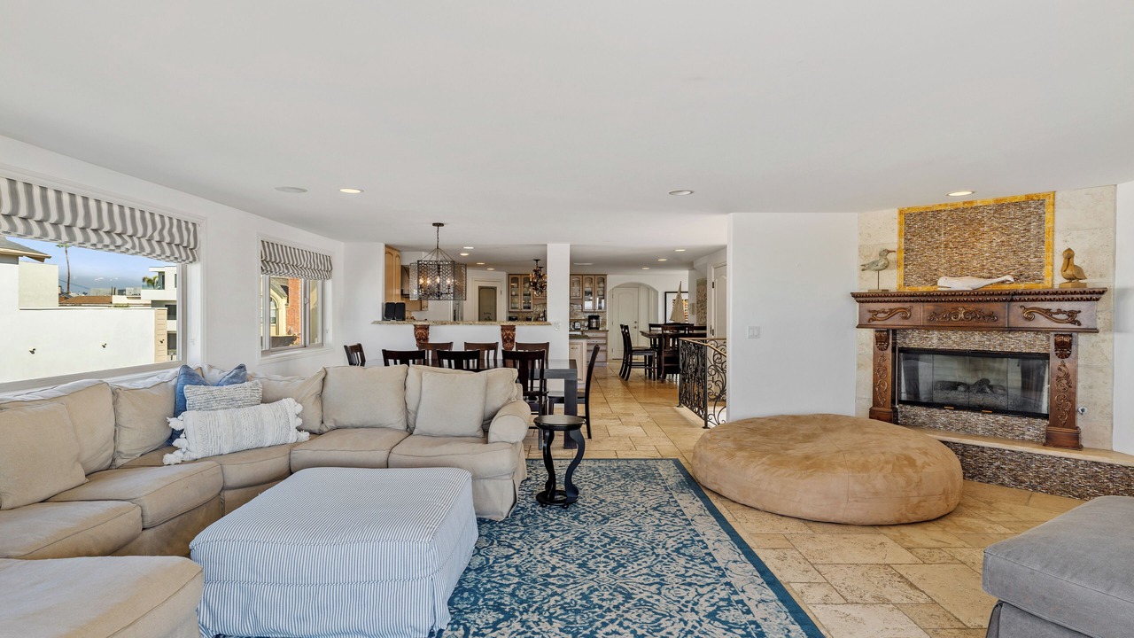 Photo of Livingroom in Silver Strand