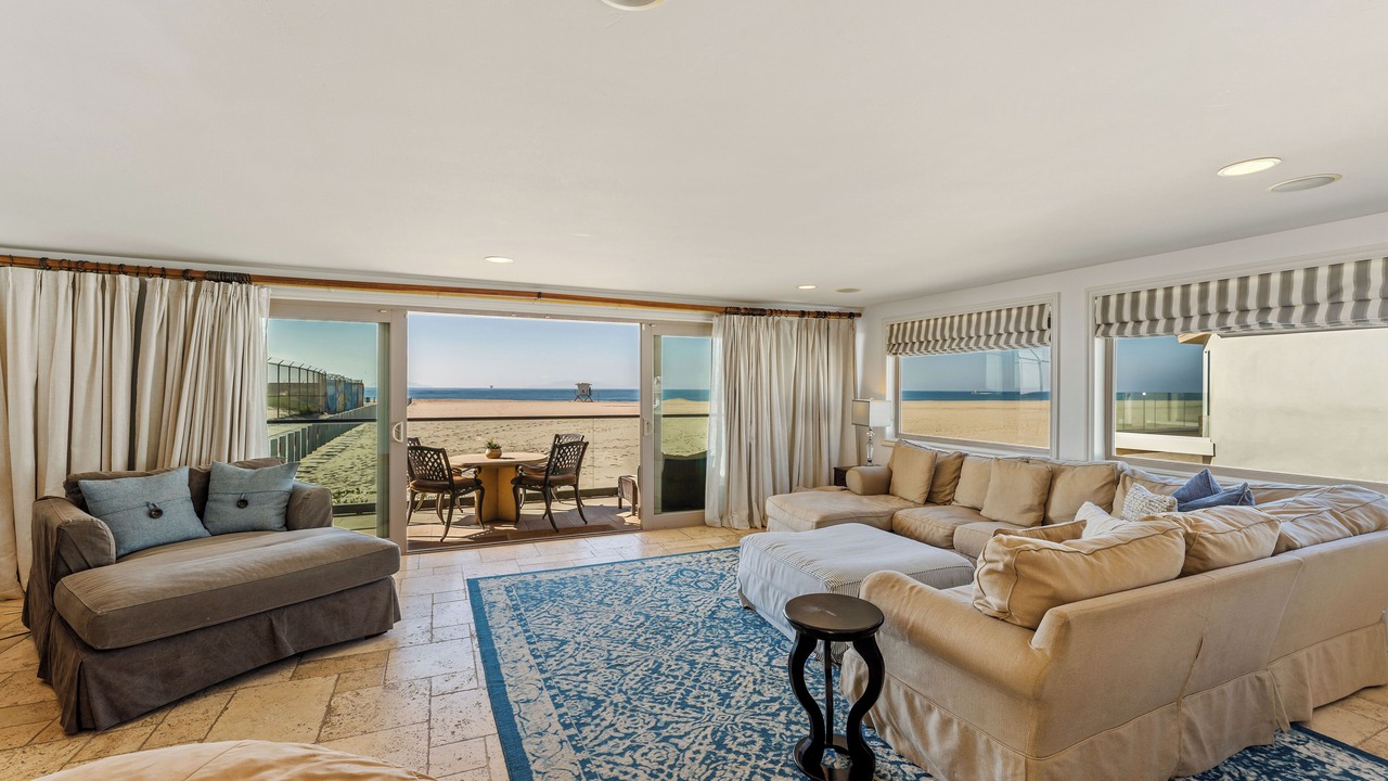 Photo of Livingroom in Silver Strand