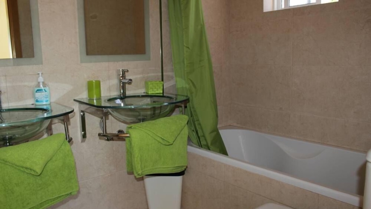 Photo of Bathroom in Quarteira
