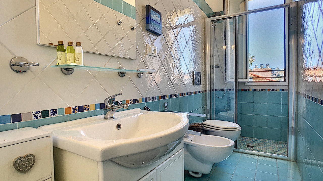 Photo of Bathroom in Carre d'Or