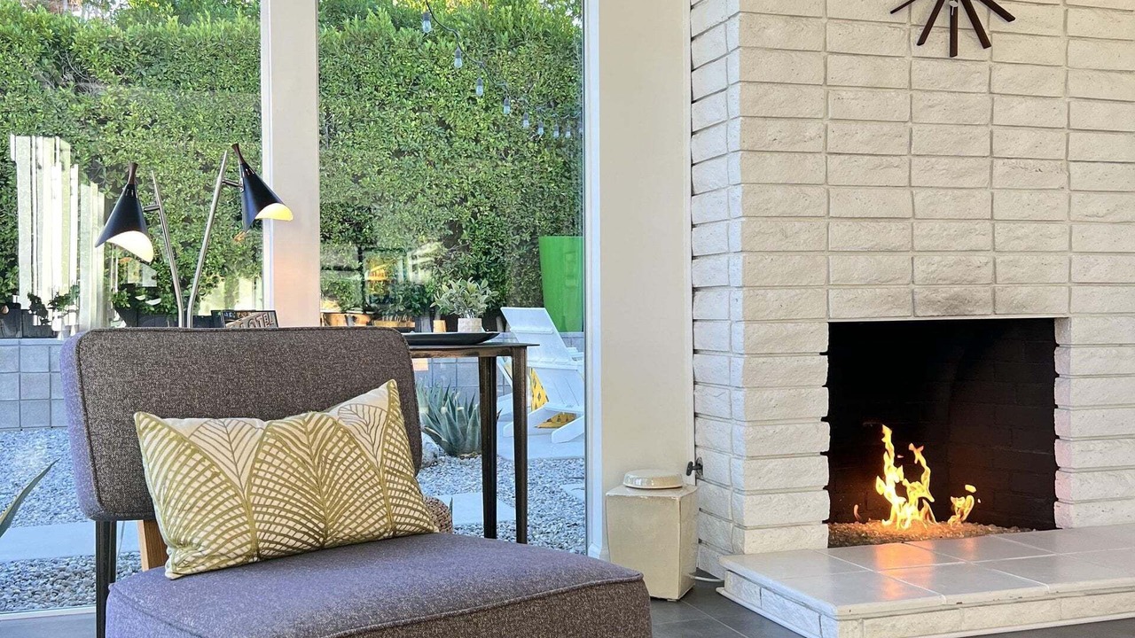 Photo of Livingroom in Racquet Club Estates