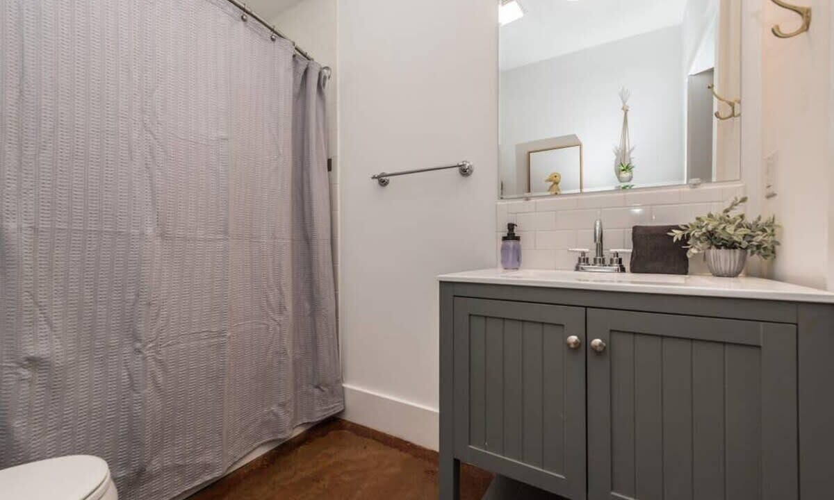 Photo of Bathroom in Cannonborough Elliotborough