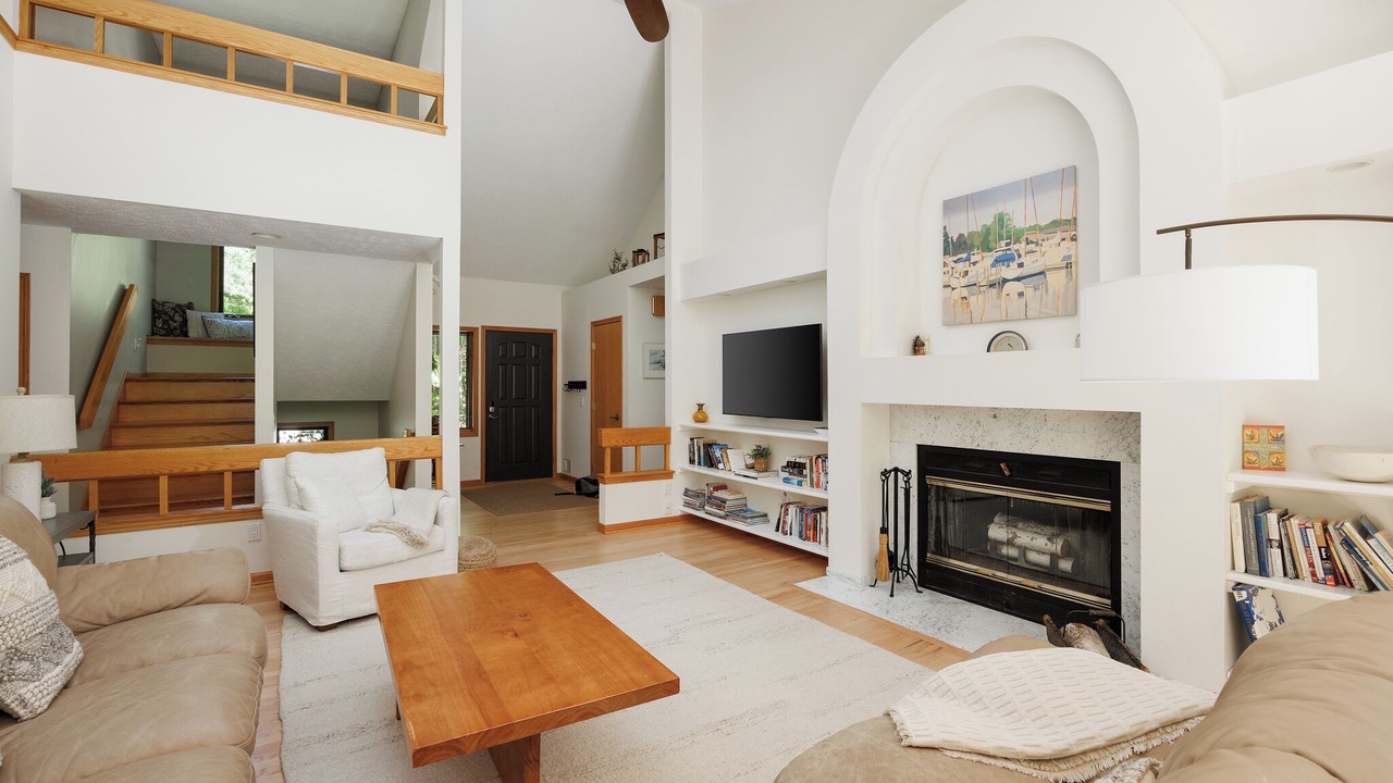 Photo of Livingroom in Suttons Bay