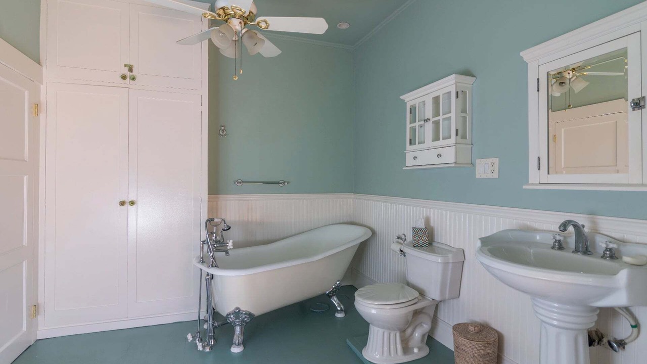 Photo of Bathroom in Summerland