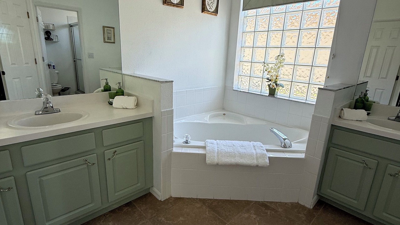 Photo of Bathroom in Bridgewater Crossing