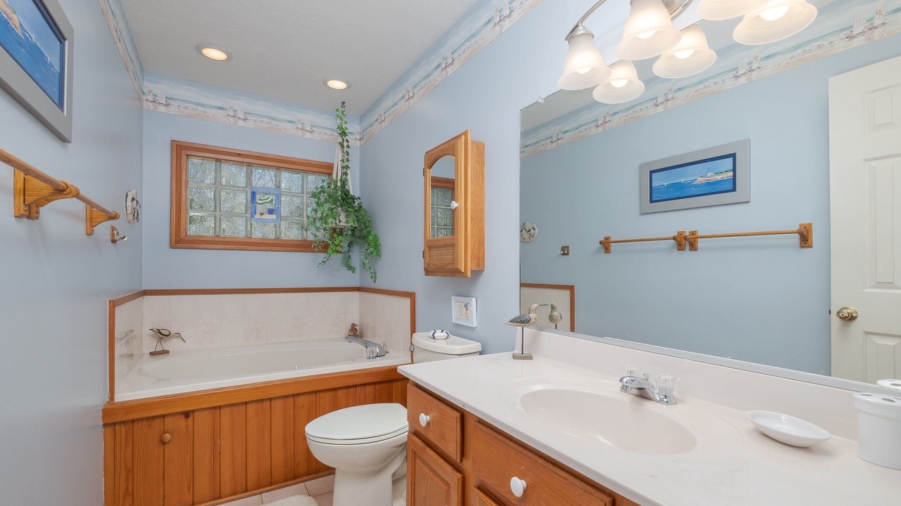 Photo of Bathroom in Monteray Shores