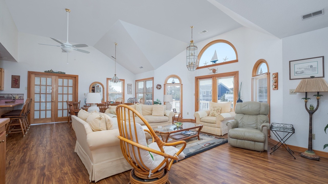 Photo of Livingroom in Monteray Shores