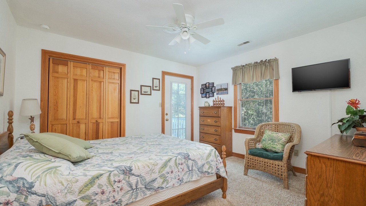 Photo of Bedroom in Monteray Shores