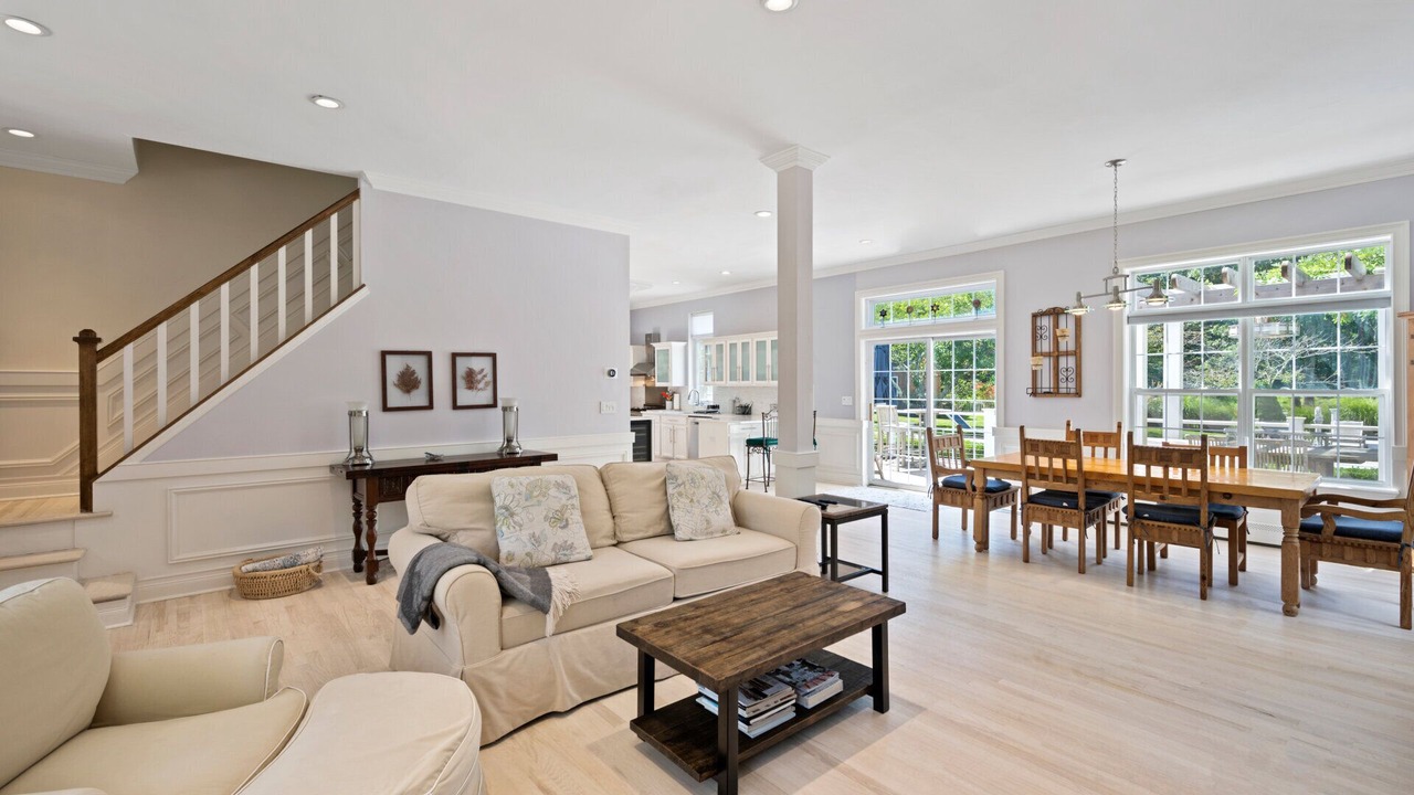 Photo of Livingroom in Wainscott Woods